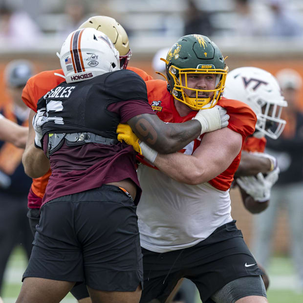 SY225C中型液压挖掘机